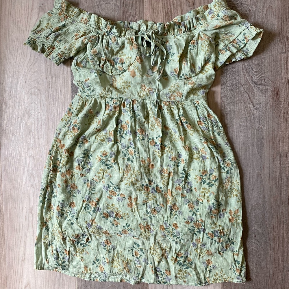 LULU’S size 4 sage green Floral print off the shoulders Minidress